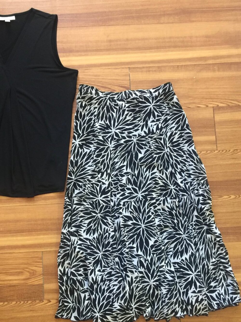 Sarah Arizona Women's 90s Y2K Black White Floral Flowy Maxi Skirt Medium